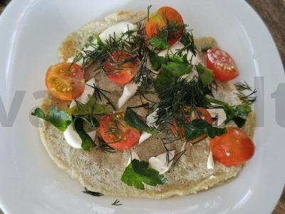 Nesaldus cukinijų blynelis su žolelėmis pagrindine nuotrauka