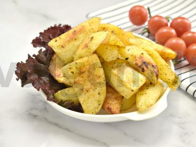 Kaimiškos bulvės ant pergamento orkaitėje pagrindine nuotrauka