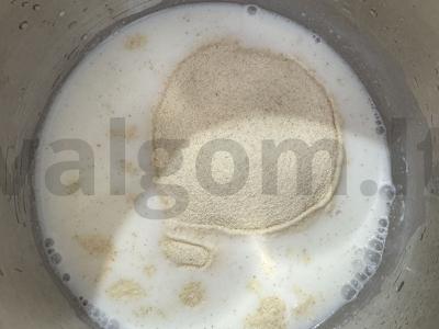 Šarlotė su manų kruopomis ir kefyru Žingsnis 1