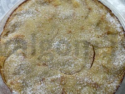 Šarlotė su manų kruopomis ir kefyru pagrindine nuotrauka