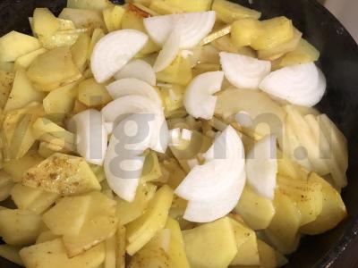 Kepta bulvė su servelatu Žingsnis 4