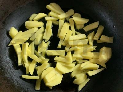 Kepta bulvė su šonine ir daržovėmis Žingsnis 3