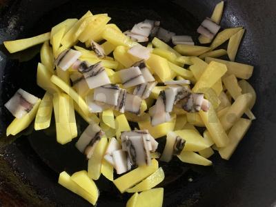 Kepta bulvė su šonine ir daržovėmis Žingsnis 5