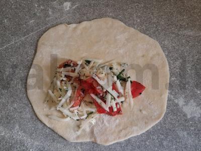 Čeburekai su suluguni ir krapais per 25 minutes Žingsnis 3