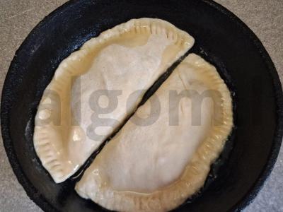 Čeburekai su suluguni ir krapais per 25 minutes Žingsnis 6