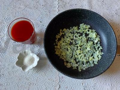 Pomidorų sriuba su ryžiais ir bulvėmis mėsos sultinyje Žingsnis 3