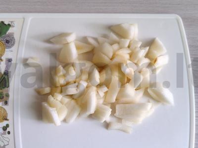 Desertas su kriauše, mėlynėmis ir grietinėlės saldainiais Žingsnis 1