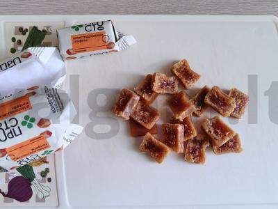 Desertas su kriauše, mėlynėmis ir grietinėlės saldainiais Žingsnis 2