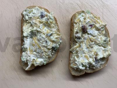 Karšti sumuštiniai su avokadu, sūriu ir pistacijomis Žingsnis 5