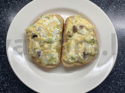 Karšti sumuštiniai su avokadu, sūriu ir pistacijomis Žingsnis 6