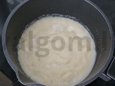 Manų košė ant išrūgų pieno su mangais ir braškėmis Žingsnis 3