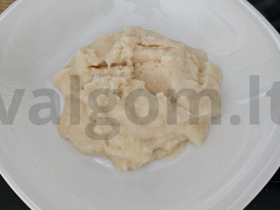 Manų košė ant išrūgų pieno su mangais ir braškėmis Žingsnis 4