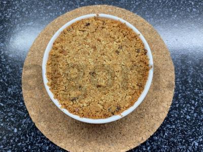 Desertas iš sausainių, obuolių, sirupo ir gervuogių Žingsnis 6