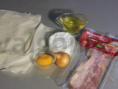 Bri sūris su kumpio faršu filo tešloje Žingsnis 1