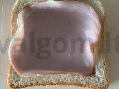 Sumuštinis su karbonaidu, kiaušiniu, pomidoru ir sūriu Žingsnis 4