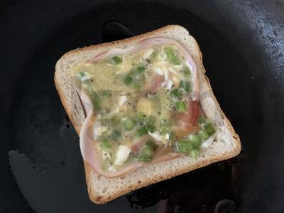 Sumuštinis su karbonaidu, kiaušiniu, pomidoru ir sūriu Žingsnis 6