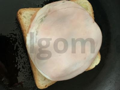 Sumuštinis su karbonaidu, kiaušiniu, pomidoru ir sūriu Žingsnis 8