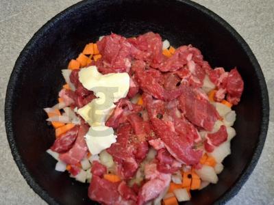 Troškinta jautiena su daržovėmis ir sviestu Žingsnis 4