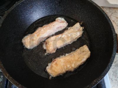 Žuvies lazdelės su šviežiais žalumynais Žingsnis 6