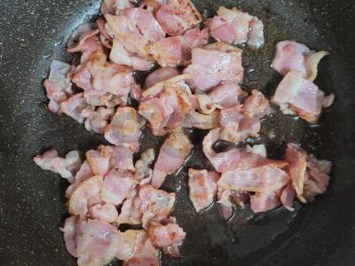 Spagečiai su bekonu, grietine ir sūriu Žingsnis 1