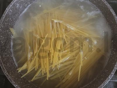 Spagečiai su bekonu, grietine ir sūriu Žingsnis 2