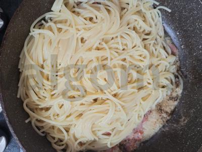 Spagečiai su bekonu, grietine ir sūriu Žingsnis 5