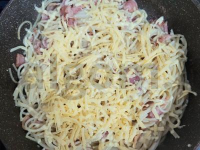 Spagečiai su bekonu, grietine ir sūriu Žingsnis 6