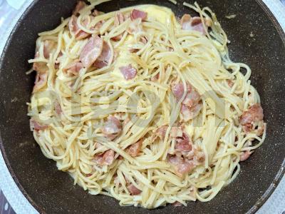 Spagečiai su bekonu, grietine ir sūriu pagrindine nuotrauka