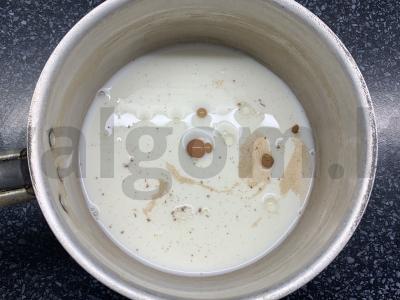 Šokoladinis pieno kokteilis su bananais ir grietinėlėmis Žingsnis 2