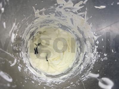 Šokoladinis pieno kokteilis su bananais ir grietinėlėmis Žingsnis 4