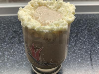 Šokoladinis pieno kokteilis su bananais ir grietinėlėmis Žingsnis 7