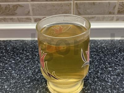 Gėrimas iš džiovintų vaisių, mėtų, cukraus ir muskato riešuto pagrindine nuotrauka