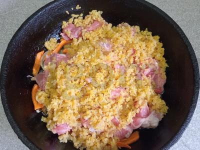 Bulguro plovas su kalakutienos šlaunelių filė ir kmynais Žingsnis 4