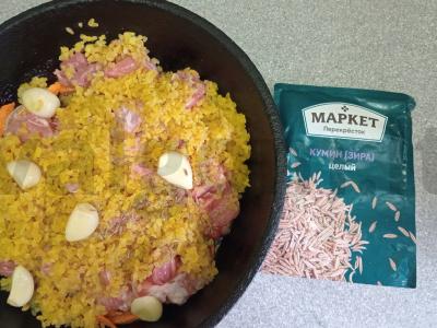 Bulguro plovas su kalakutienos šlaunelių filė ir kmynais Žingsnis 6