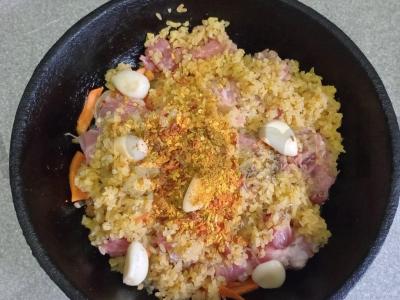 Bulguro plovas su kalakutienos šlaunelių filė ir kmynais Žingsnis 7