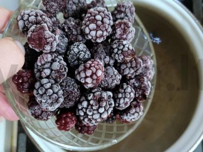 Ryškus kompotas su gervuogėmis, avietėmis ir šermukšniu Žingsnis 1