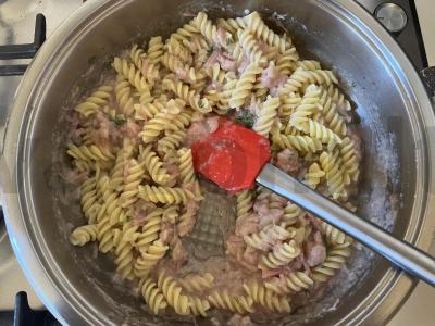 Makaronai su troškiniu ir žolelėmis per 20 minučių Žingsnis 4