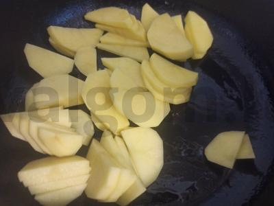 Keptas bulvės su česnako stiebais ir svogūnais Žingsnis 2