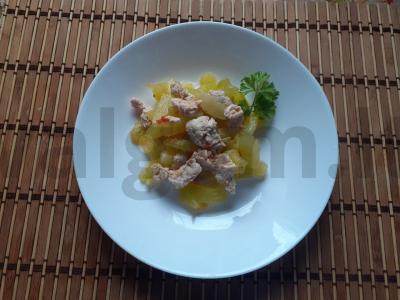 Cukinijos su vištienos faršu vakarienei pagrindine nuotrauka