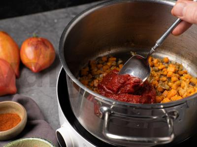 Tirštas pomidorų sriuba su grilio sūriu Žingsnis 2