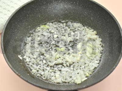 Jūriniai spageti su konservu ir sūriu Žingsnis 2