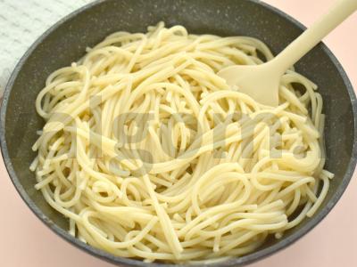 Jūriniai spageti su konservu ir sūriu Žingsnis 4