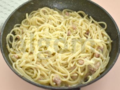 Jūriniai spageti su konservu ir sūriu Žingsnis 5
