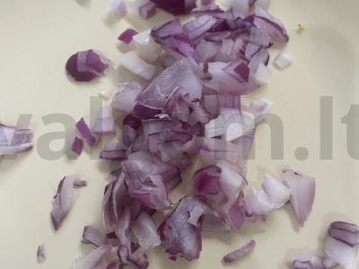 Naminių maltos mėsos mėsos kukuliai su pomidorų padažu Žingsnis 1