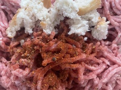 Naminių maltos mėsos mėsos kukuliai su pomidorų padažu Žingsnis 3