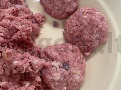 Naminių maltos mėsos mėsos kukuliai su pomidorų padažu Žingsnis 5