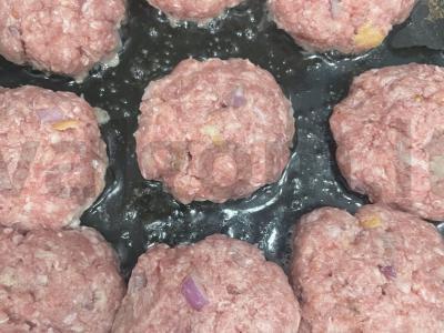 Naminių maltos mėsos mėsos kukuliai su pomidorų padažu Žingsnis 6