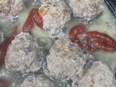 Naminių maltos mėsos mėsos kukuliai su pomidorų padažu Žingsnis 7