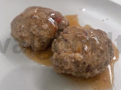 Naminių maltos mėsos mėsos kukuliai su pomidorų padažu pagrindine nuotrauka