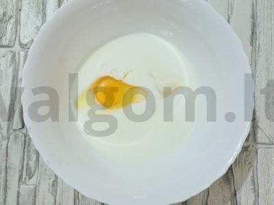 Švelnūs vaniliniai blynai su kefyru Žingsnis 1